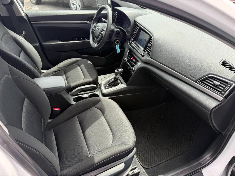 Hyundai Elantra SEL 4D Sedan at 2018