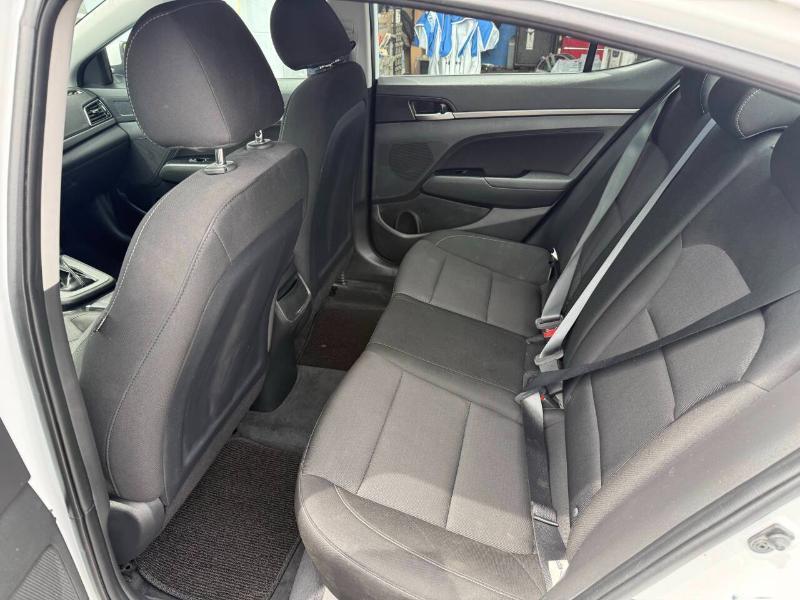 Hyundai Elantra SEL 4D Sedan at 2018