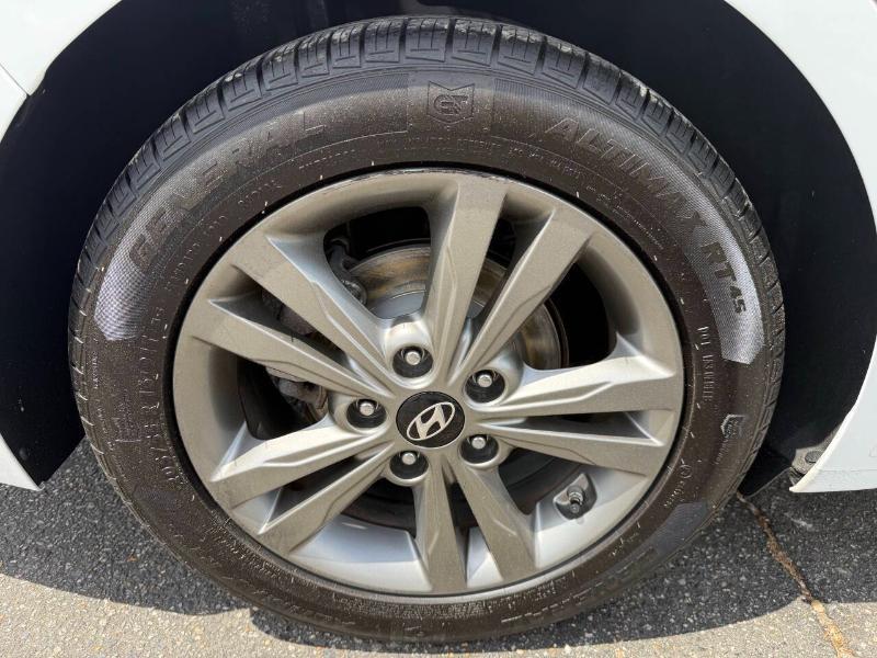 Hyundai Elantra SEL 4D Sedan at 2018