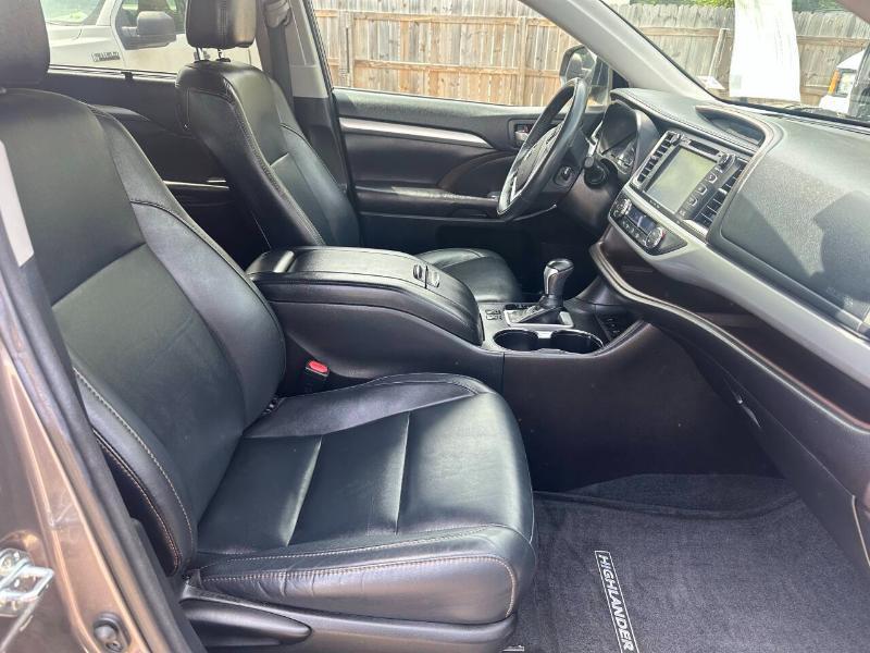 Toyota Highlander XLE AWD V6 2016