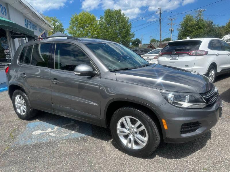 Volkswagen Tiguan S 2015