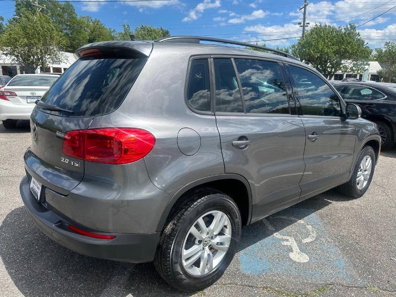 Volkswagen Tiguan S 2015