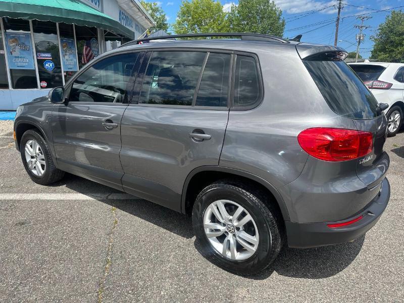 Volkswagen Tiguan S 2015