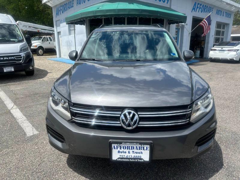 Volkswagen Tiguan S 2015