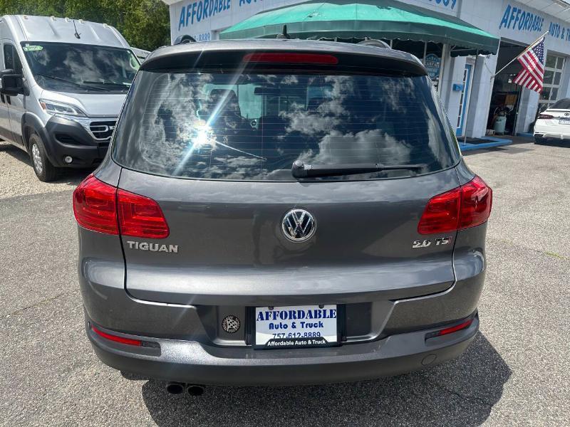 Volkswagen Tiguan S 2015