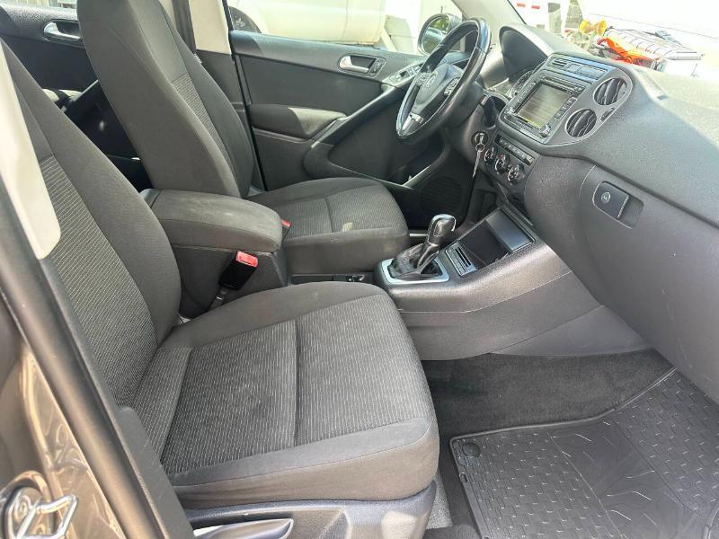Volkswagen Tiguan S 2015