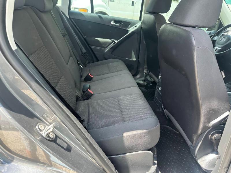 Volkswagen Tiguan S 2015
