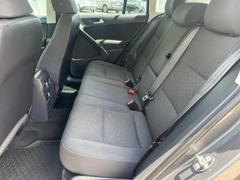 Volkswagen Tiguan S 2015