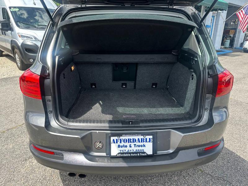 Volkswagen Tiguan S 2015