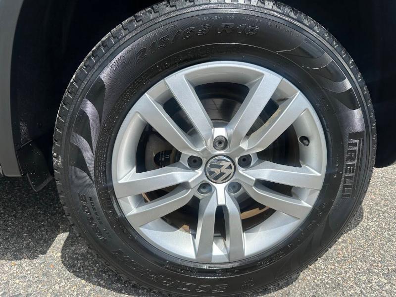 Volkswagen Tiguan S 2015