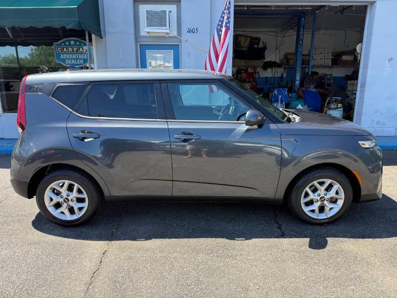 Kia Soul LX CVT 2022