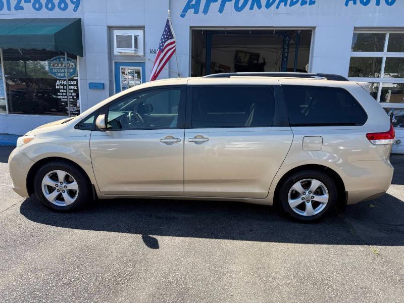 Toyota Sienna LE FWD 8-Passenger V6 2012