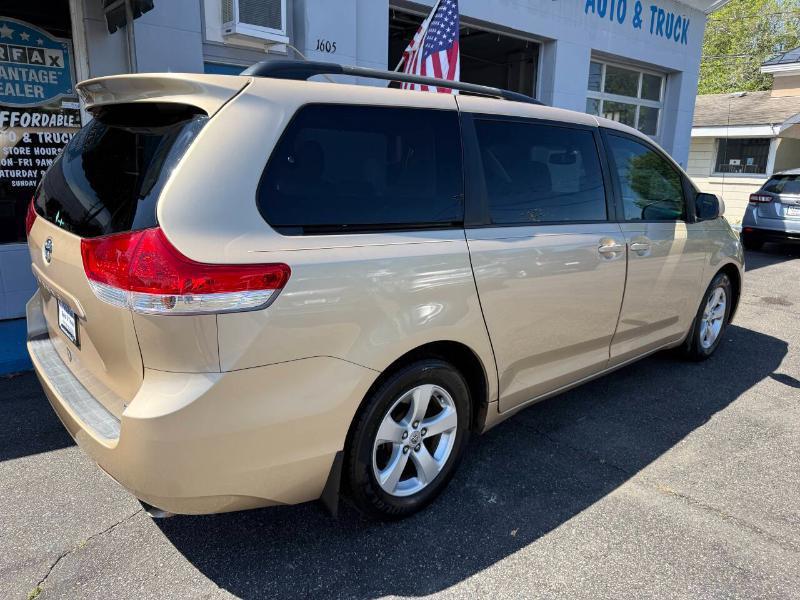 Toyota Sienna LE FWD 8-Passenger V6 2012