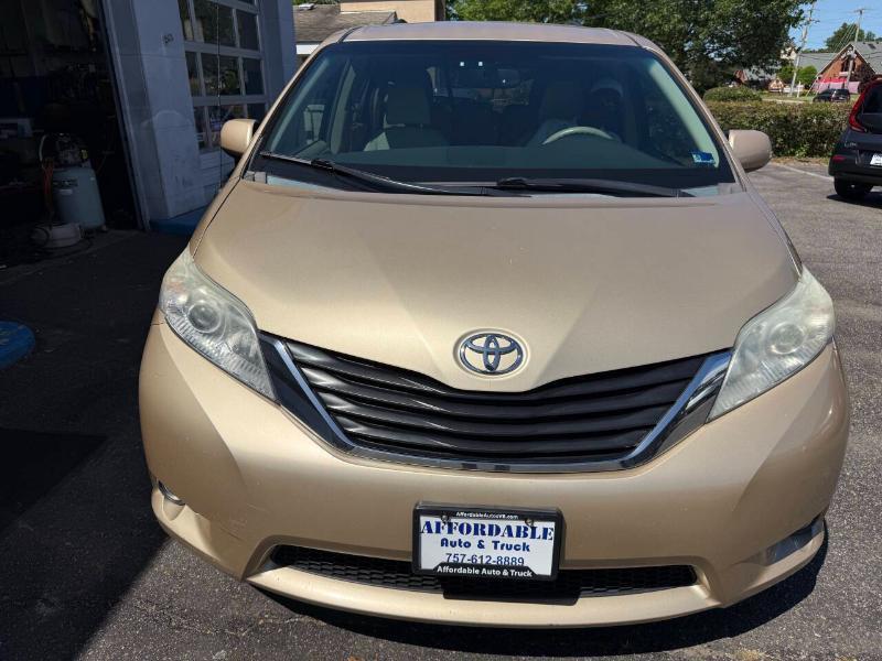 Toyota Sienna LE FWD 8-Passenger V6 2012
