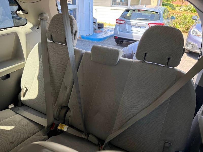 Toyota Sienna LE FWD 8-Passenger V6 2012