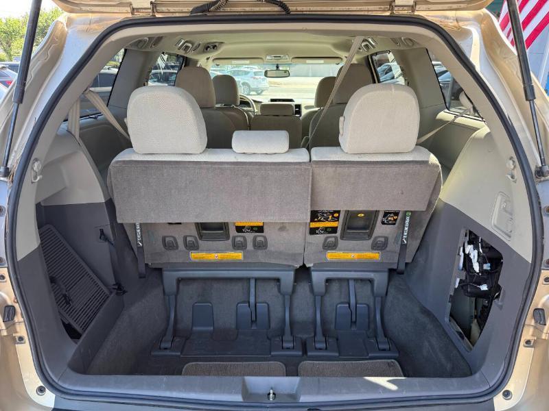 Toyota Sienna LE FWD 8-Passenger V6 2012
