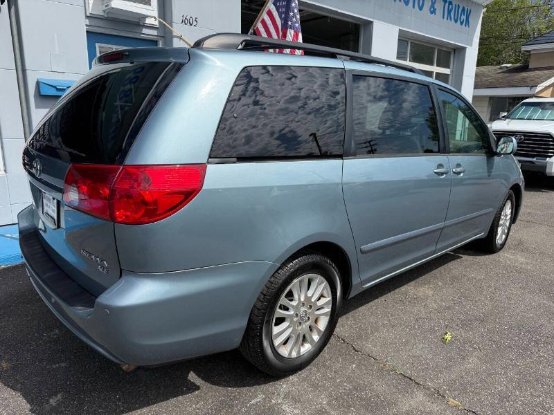 Toyota Sienna XLE FWD 2009