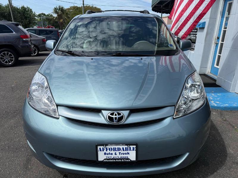 Toyota Sienna XLE FWD 2009