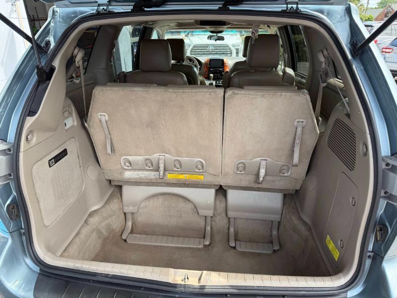 Toyota Sienna XLE FWD 2009