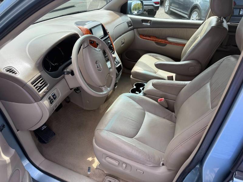 Toyota Sienna XLE FWD 2009