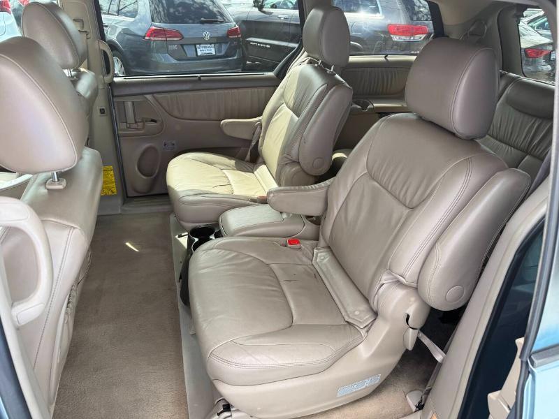 Toyota Sienna XLE FWD 2009