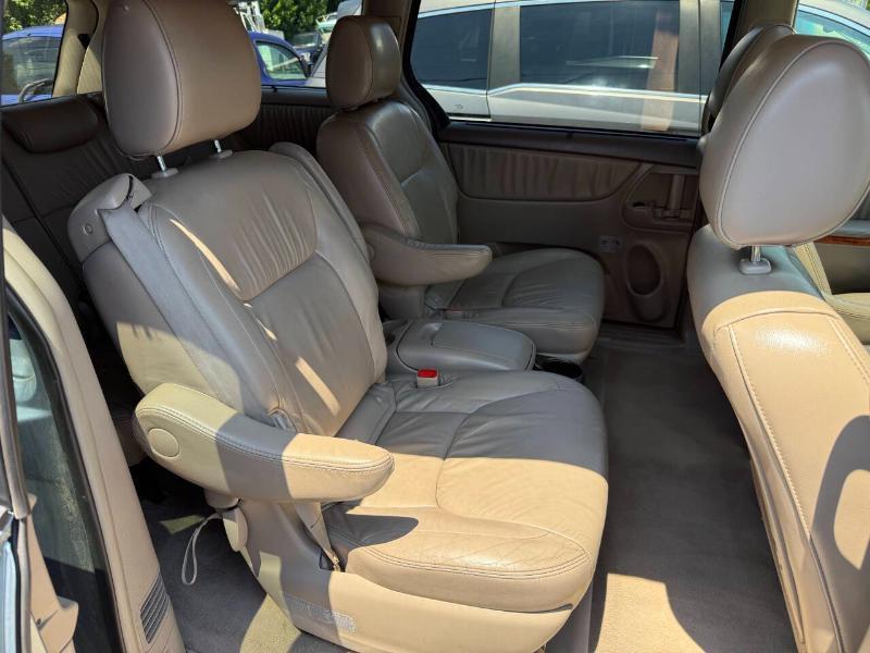 Toyota Sienna XLE FWD 2009