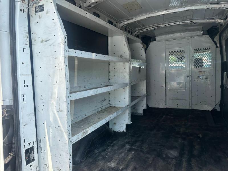 Ford Transit 250 Van Med. Roof w/Sliding Pass. 148-in. WB 2015