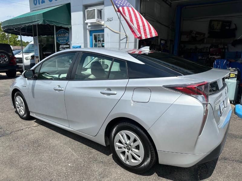 Toyota Prius Two 2018