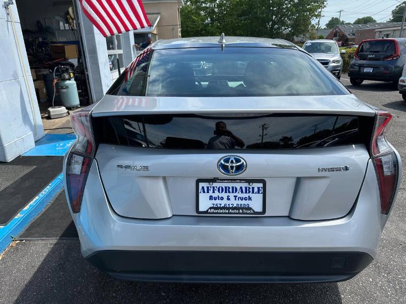 Toyota Prius Two 2018