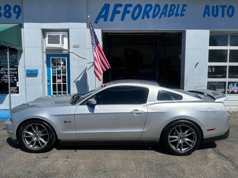 Ford Mustang GT Premium 2D Coupe 2012