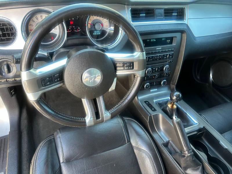 Ford Mustang GT Premium 2D Coupe 2012