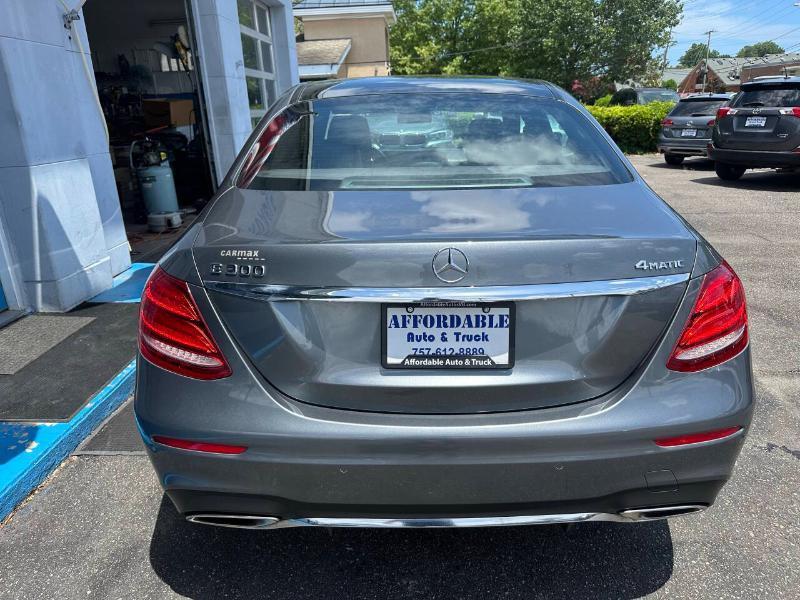 Mercedes-Benz E-Class E300 Luxury 4MATIC Sedan 2017