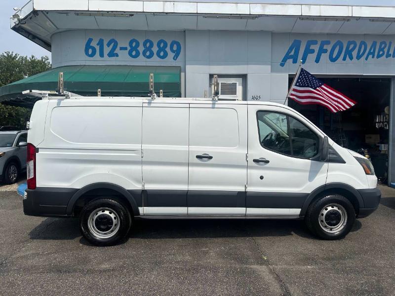 Ford Transit 250 Van Low Roof 60/40 Pass.130-in. WB 2015