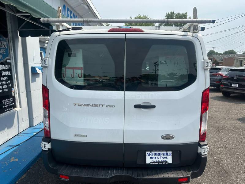 Ford Transit 250 Van Low Roof 60/40 Pass.130-in. WB 2015