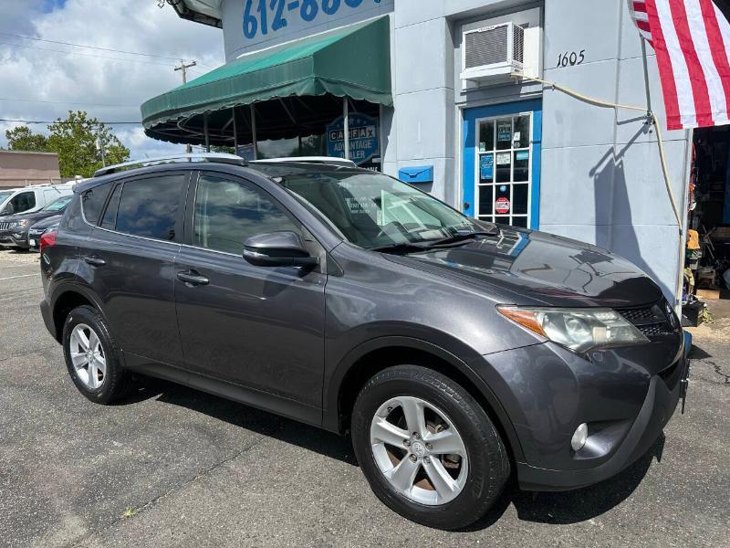 Toyota RAV4 XLE FWD 2014