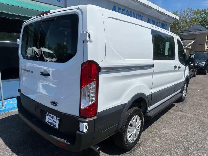 Ford Transit 250 Van 2025