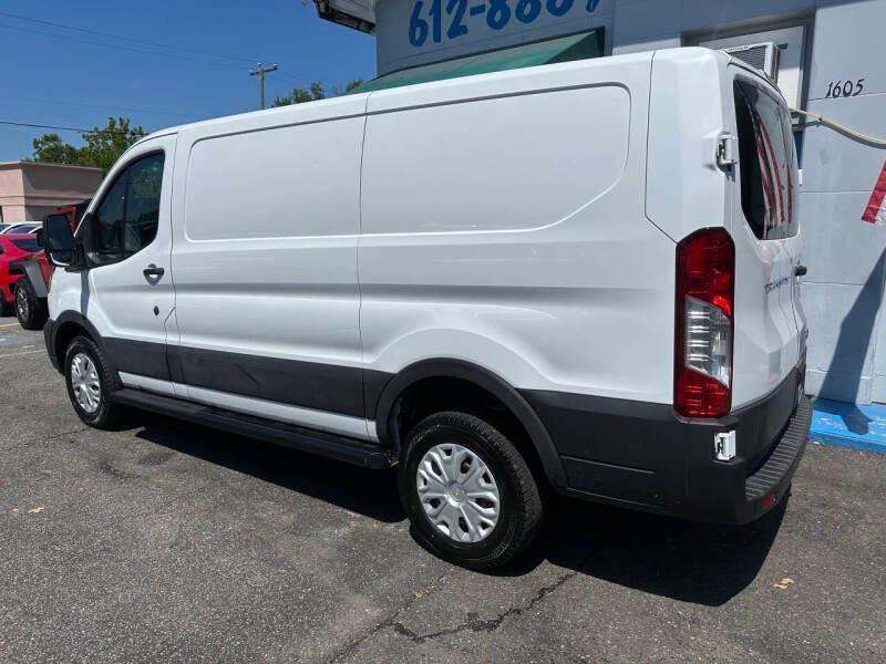 Ford Transit 250 Van 2025