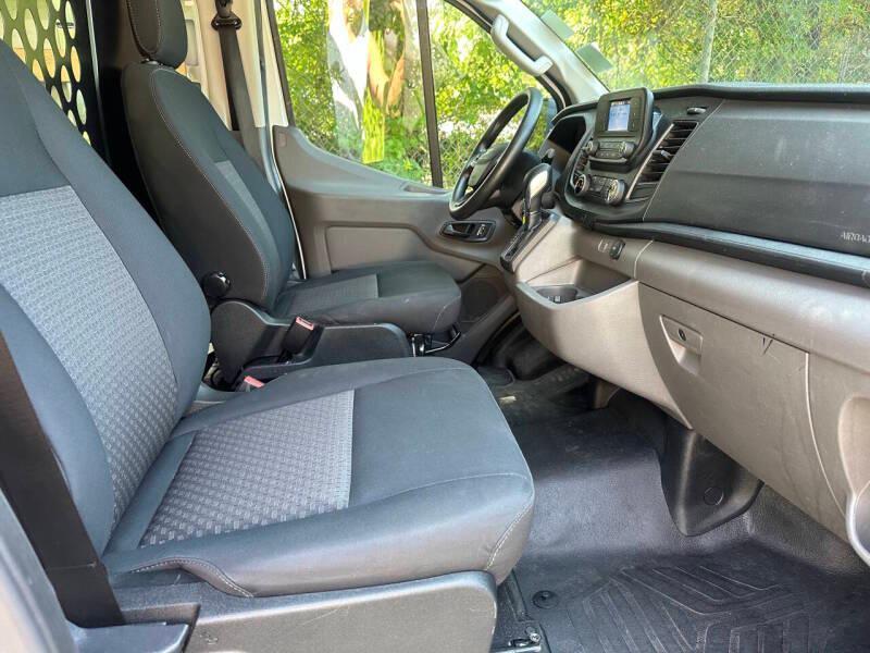 Ford Transit 250 Van 2025