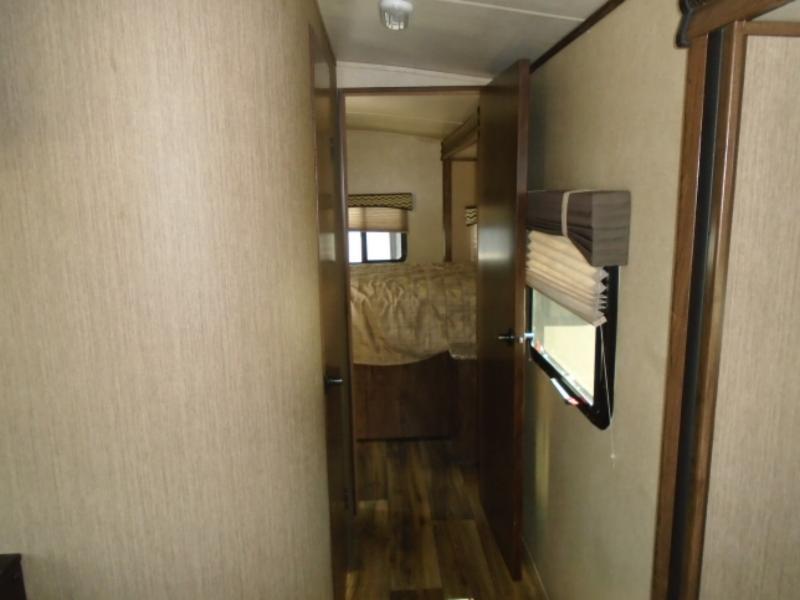 Cruiser RV Radiance  2017