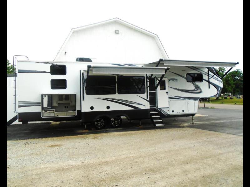 2022 Grand Design Solitude S CLASS 3950BH
