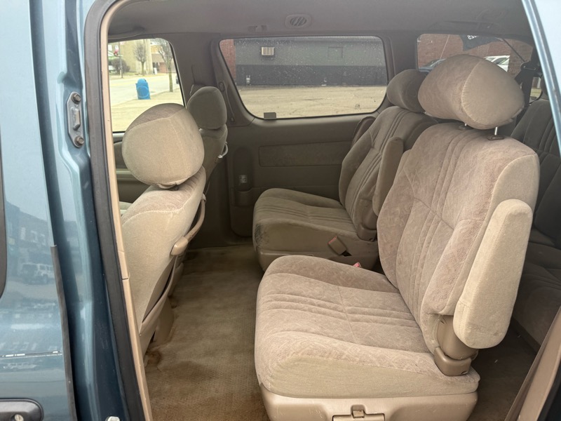 Toyota Sienna LE 4-Door 2000