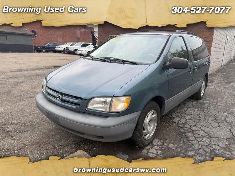 2000 Toyota Sienna LE 4-Door