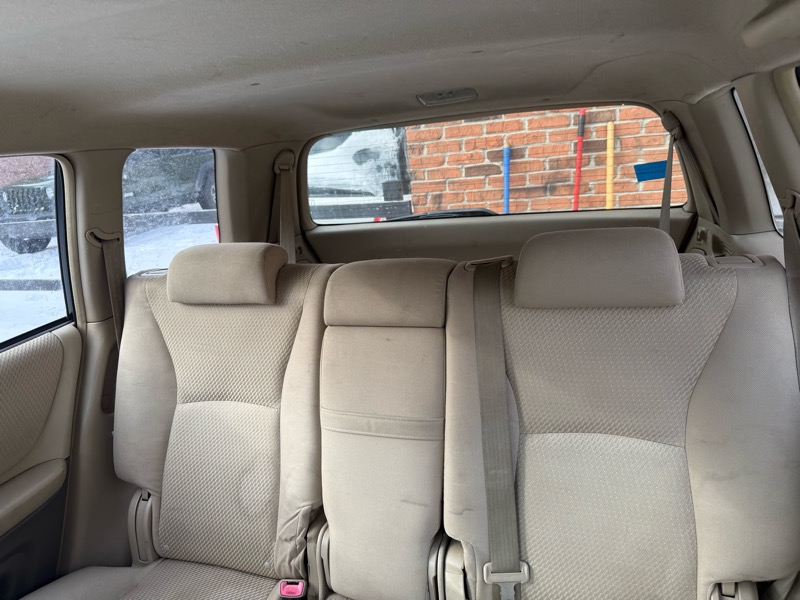 Toyota Highlander V6 2WD with 3rd-Row Seat 2005