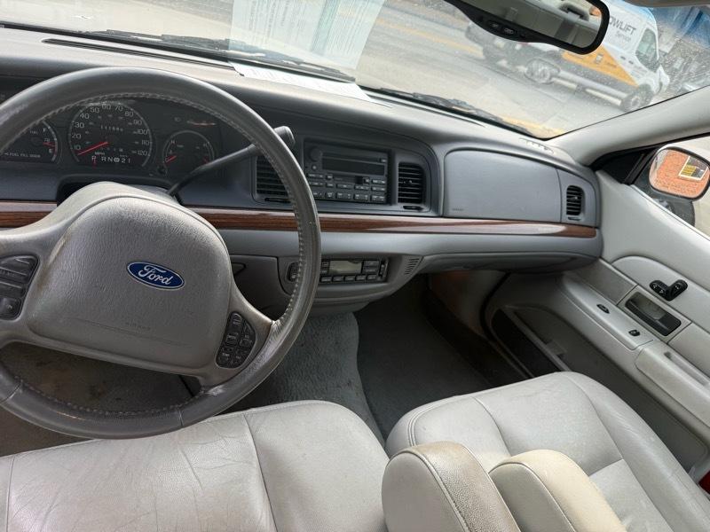 Ford Crown Victoria LX 2004