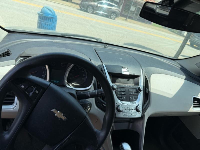 Chevrolet Equinox LS 2WD 2011
