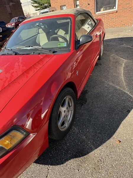 Ford Mustang Deluxe Convertible 2002
