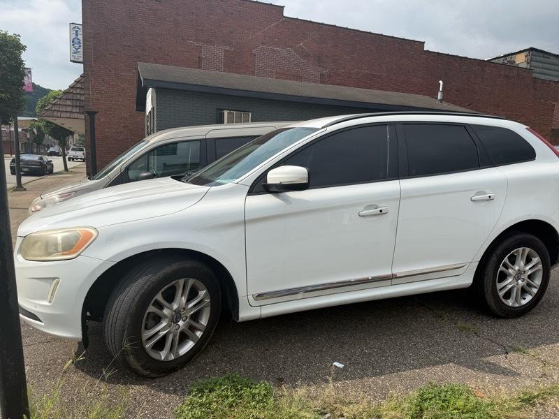 2016 Volvo XC60 T6 Drive-E FWD