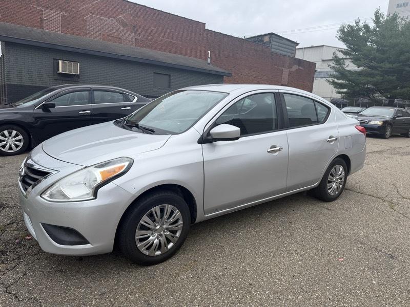 2017 Nissan Versa 1.6 S 5M