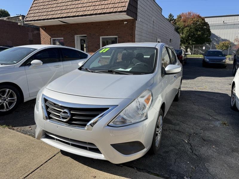 2017 Nissan Versa 1.6 S 5M