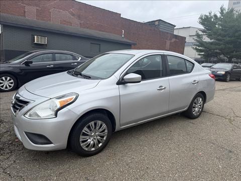 2017 Nissan Versa 1.6 S 5M